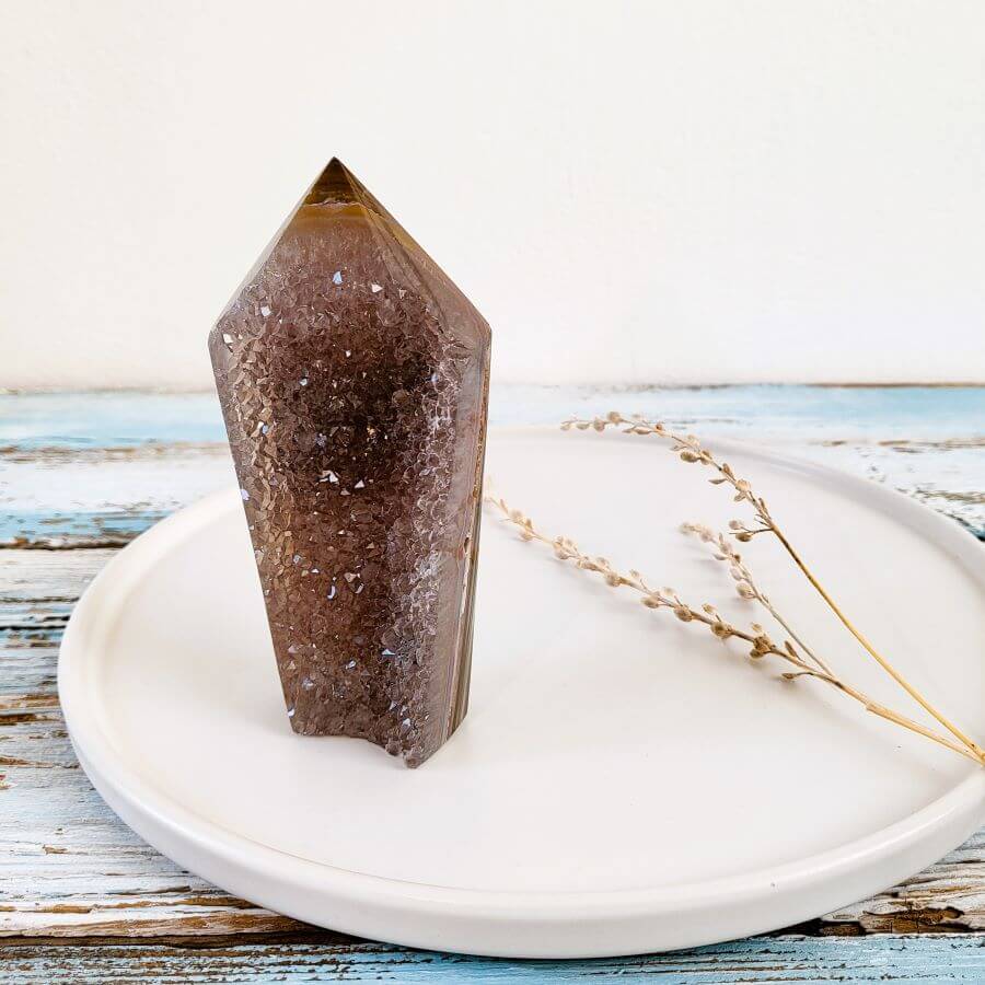 Drusy Obeliks aus Achat mit Kristallen