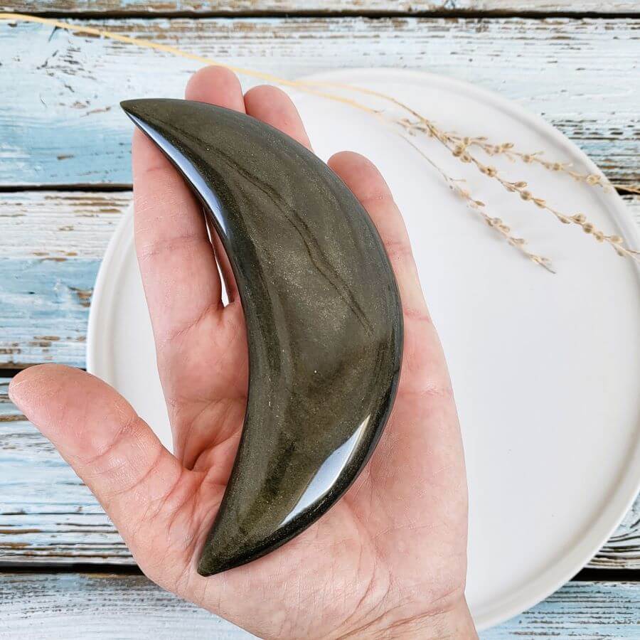 Goldobsidian mondförmig geschliffen