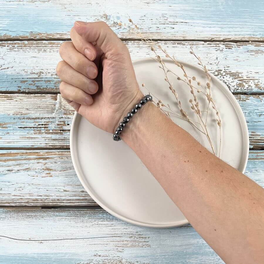 Armband aus Hämatin-Kugeln