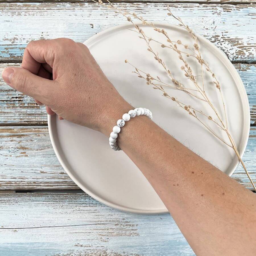 Armband mit Kugeln aus Magnesit