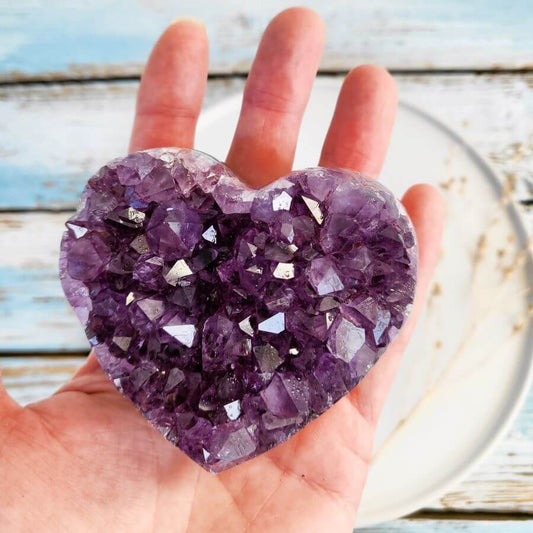 Herz aus Amethyst-Edelstein