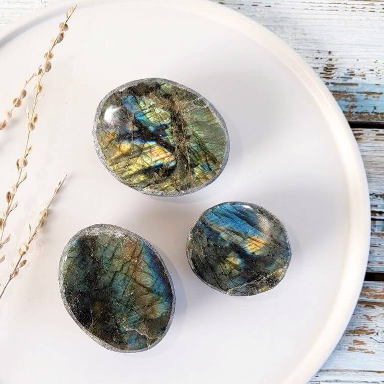 Drei Emu Eggs aus Labradorit