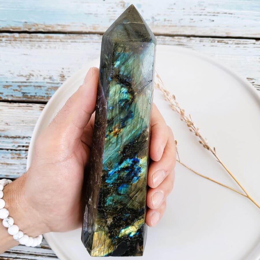 Spitze aus Labradorit