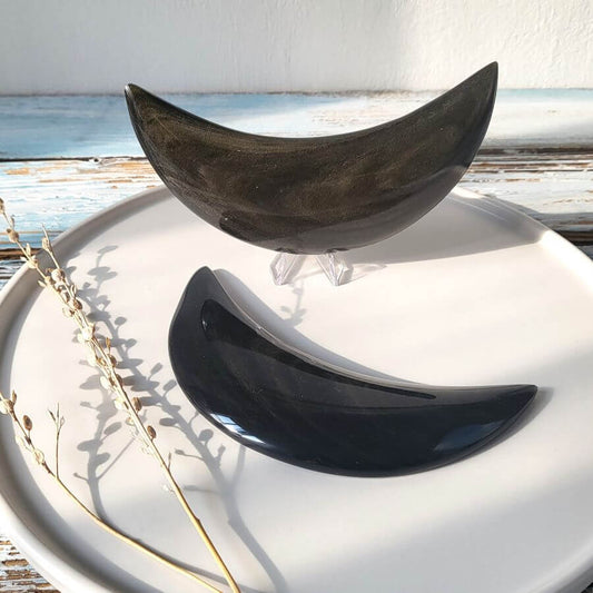 Zwei mondörmige Obsidiane