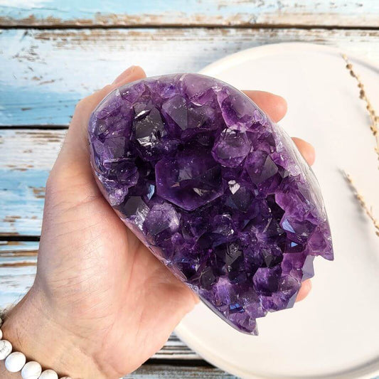 Geode aus Amethyst mit polierter Rückseit